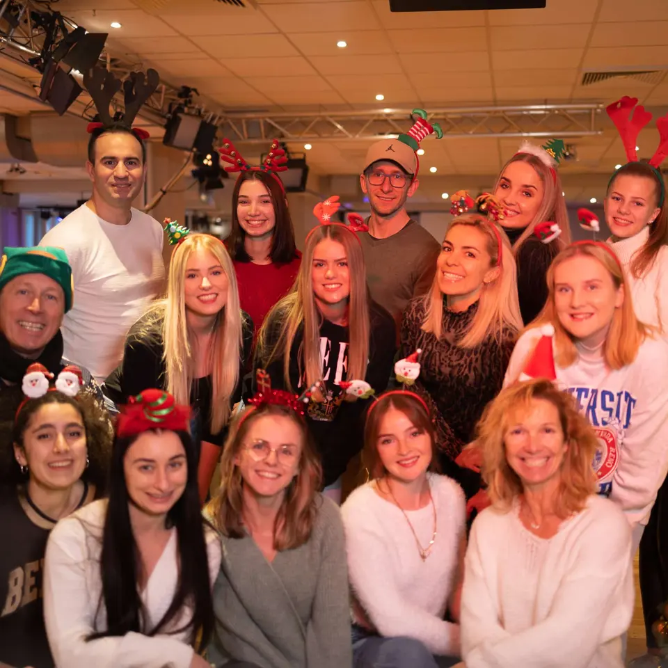 Wundervolle Weihnachten & ein frohes neues Jahr 2024.